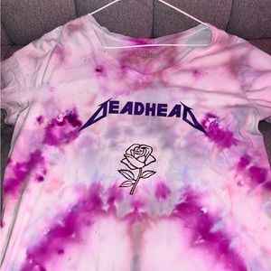 Women’s ice dye deadhead v neck